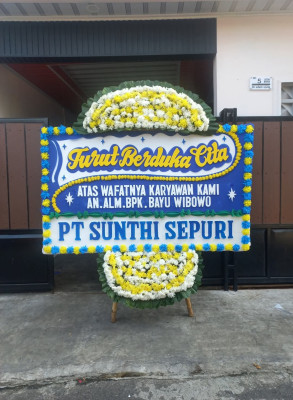 Papan Bunga Duka di Komo Luar