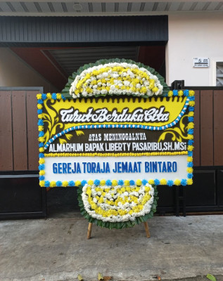 Papan Bunga Duka di Komo Luar